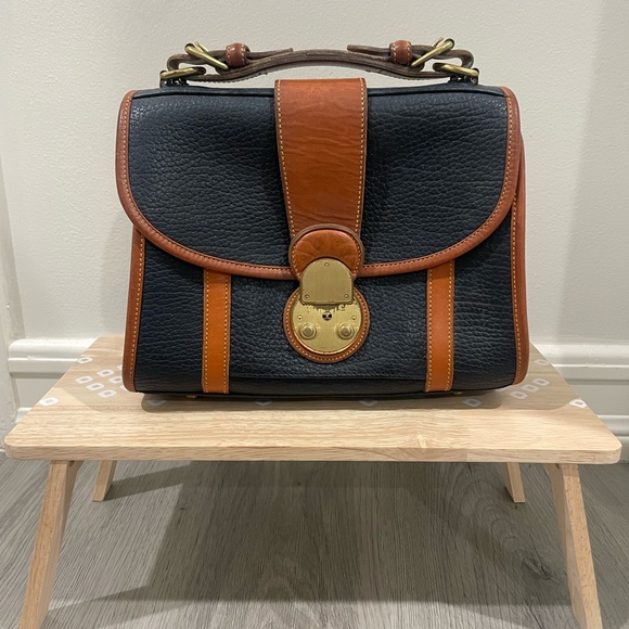 Vintage Dooney & Bourke Medium Lockhart Flap Bag Navy with British Tan Trim - Picture 9 of 10